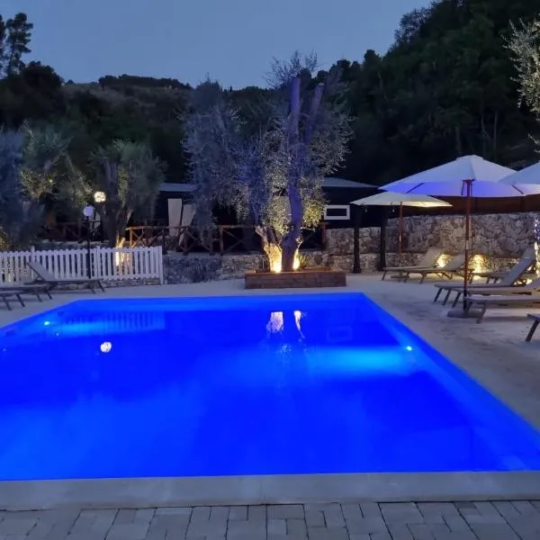 Village Valle D'Oro ApartHotel, hotell sihtkohas San Menaio