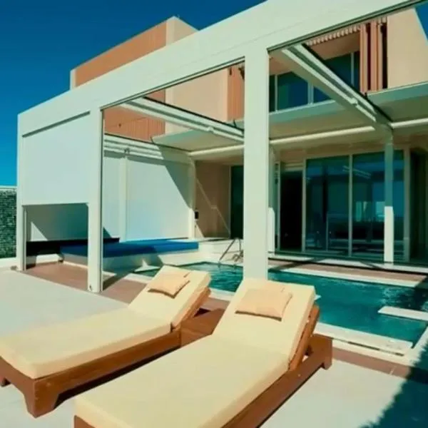 Green Coast Resort V94, hotel in Palasë