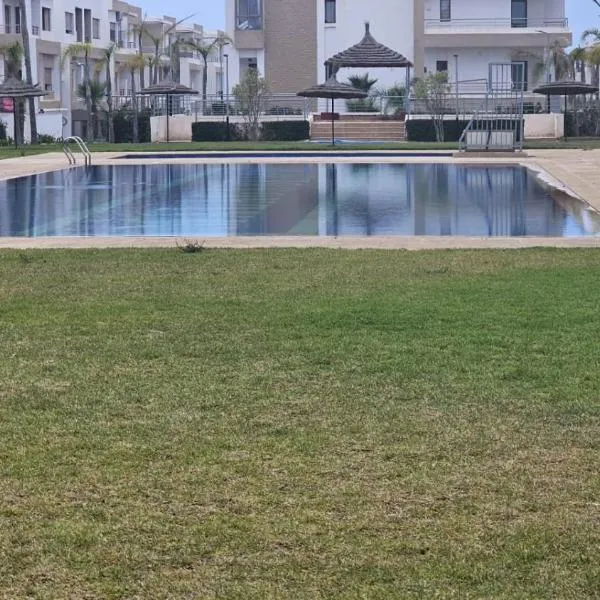 malaga mansouria cosy moderne studio 1 ch salon canape lit moderne, hotel v destinaci Mansouria