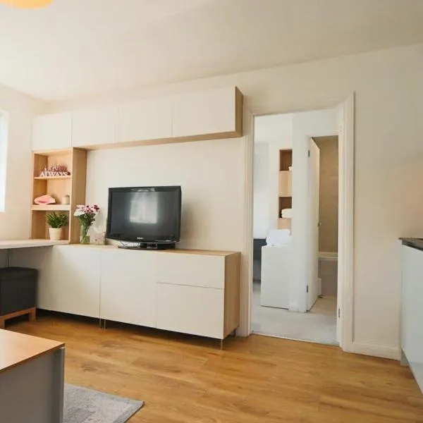 One bedroom flat near Whiteladies with parking, hotel in Bristol