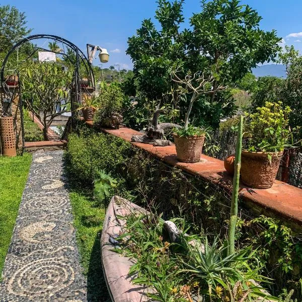 La Casa del Guamúchil, hotel in Tequesquitengo