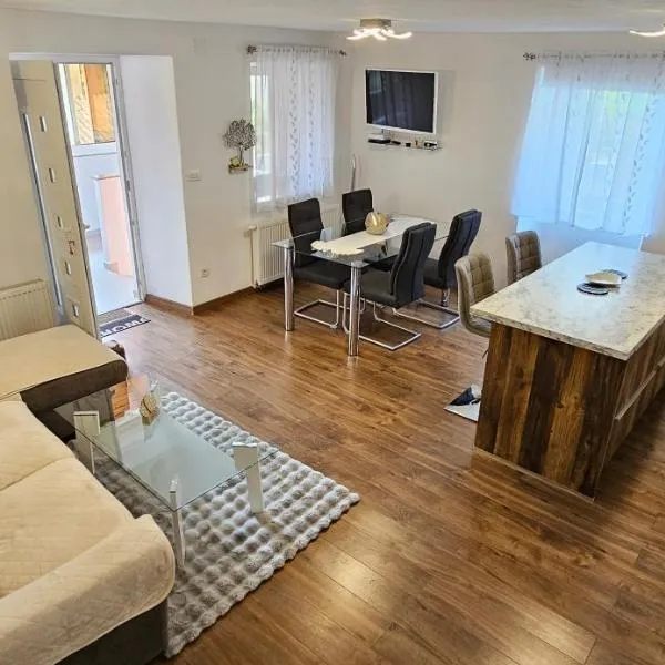 Melek, Hotel in Štivan