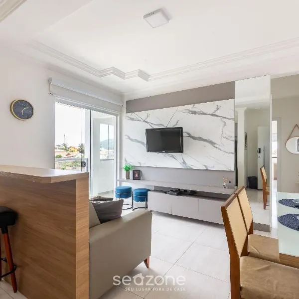 Apto moderno com churrasq. a 600m da praia COM305，位于弗洛里亚诺波利斯的酒店