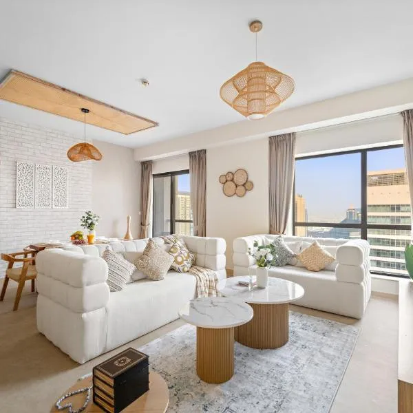 Aesthetic Beach Apartment , Sleeps 6, Pool, Gym & Waterfront Views, hôtel à Dubaï