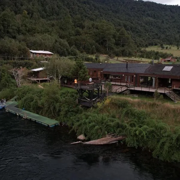 Pucontours River Lodge，位于普孔的酒店