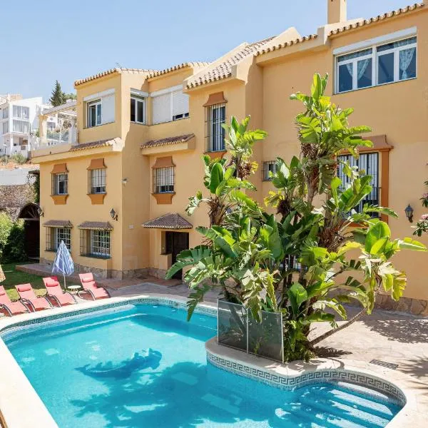 Casa Del Golf - 10 Minutes Walk, готель у Малазі