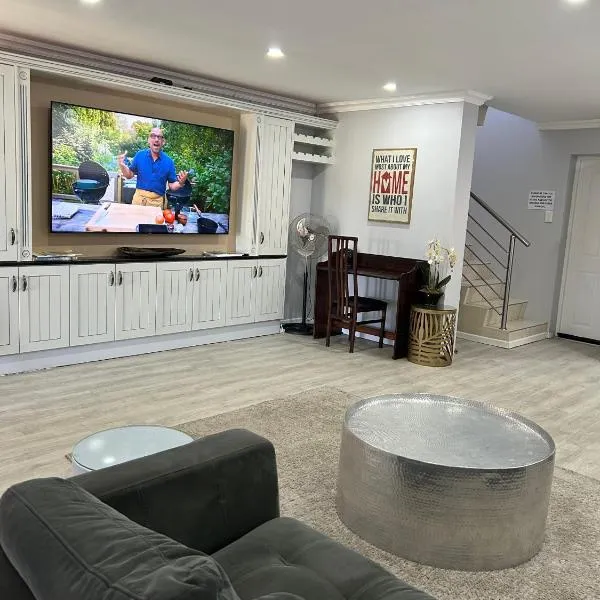 Sky Holiday House, Hotel in East London