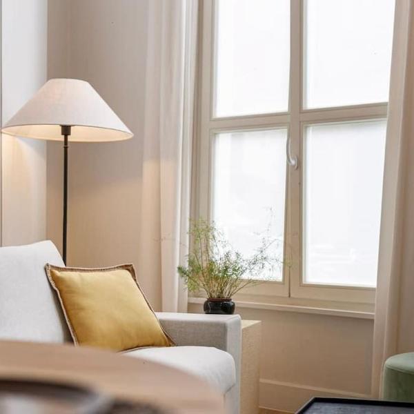 1-BR Centre Antwerp Haven with Patio, Antwerpia