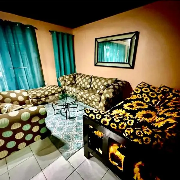 Seaside 2 Bedroom Oasis at 7 Miles Beach, Negril, Point Village, hotel in Negril