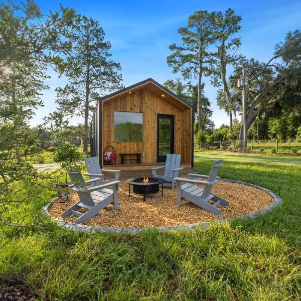 Vista Verde Farm Retreat - Stylish Cabins Nearby Springs, hotel in Ellisville