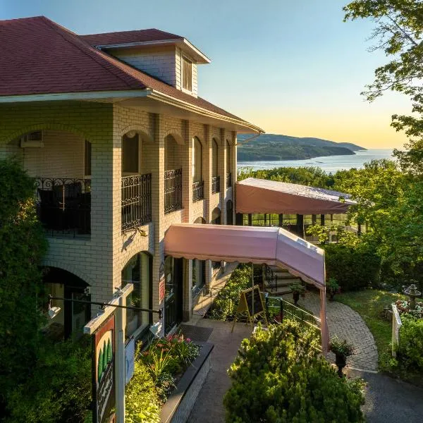 Auberge des Falaises, hotel v destinaci La Malbaie
