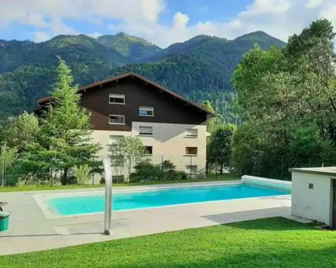 Appartement entre lacs et montagnes, hotel v destinácii La Tour