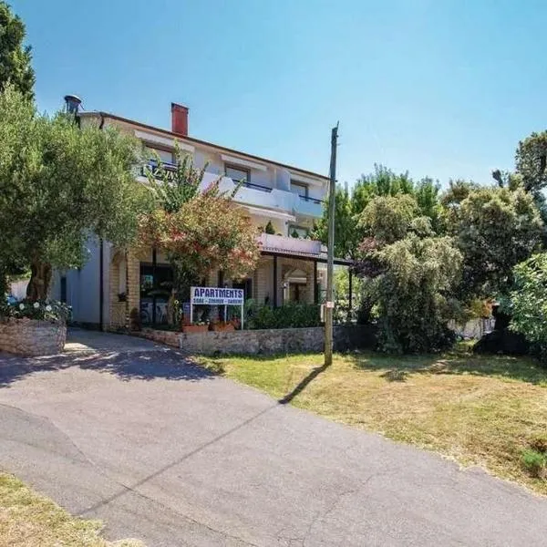 Apartments and rooms with parking space Banjol, Rab - 23468, hotel in Rab