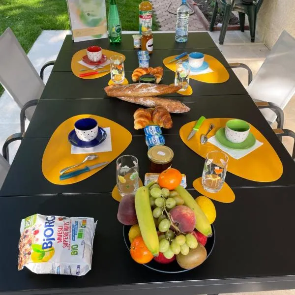 Disneyland chambre climatisée Vaires sur Marne au cœur des Jeux Olympiques, hotel in Vaires-sur-Marne