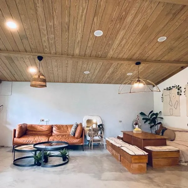 Hngaw Homestay, отель в городе Xiayun