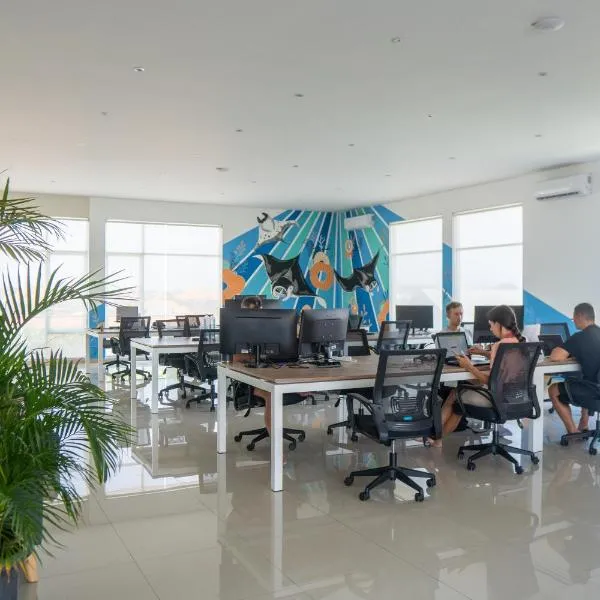 Bali Bustle Pararaton Coliving and Coworking Space, отель в Легиане