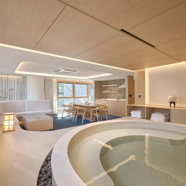 UH Suite The Gangnam, hotel in Seoul