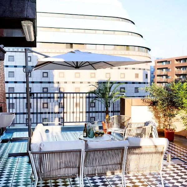 Central Shinjuku apartment with beautiful city view 3stops to Shibuya，位于东京的酒店