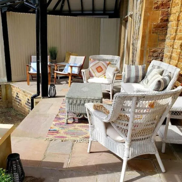 3 bedroom 3 bathroom ground floor condo with veranda, hotel v destinaci Reigate