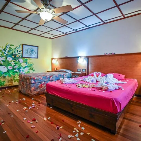 Lands in Love Hotel and Resort, hotel v mestu Colonia Palmareña