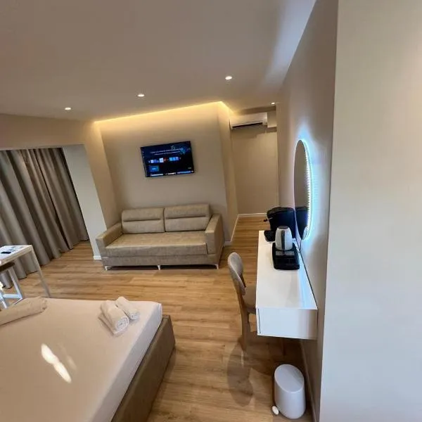 Charles City Center, ξενοδοχείο στα Τίρανα