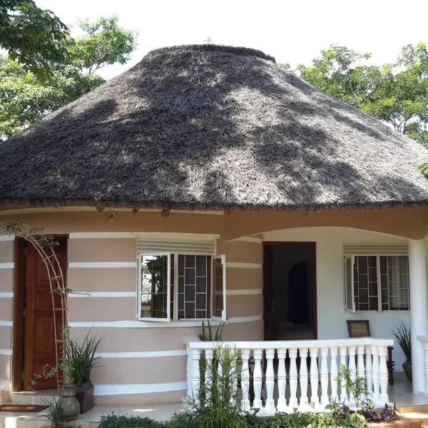 Brownstone Country Home, hotel in Lira