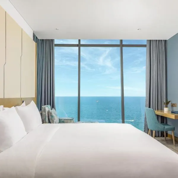 Awaken Da Nang Hotel, hotell i Da Nang