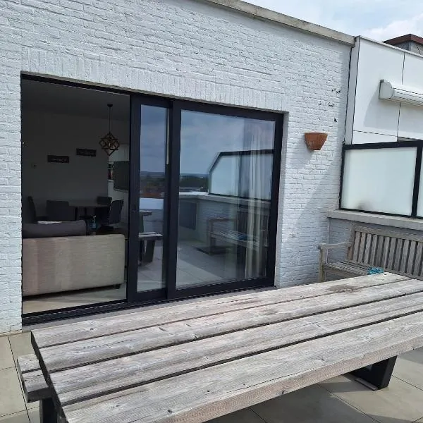zonnig vernieuwd penthouse dicht bij het strand, hotel i Knokke-Heist