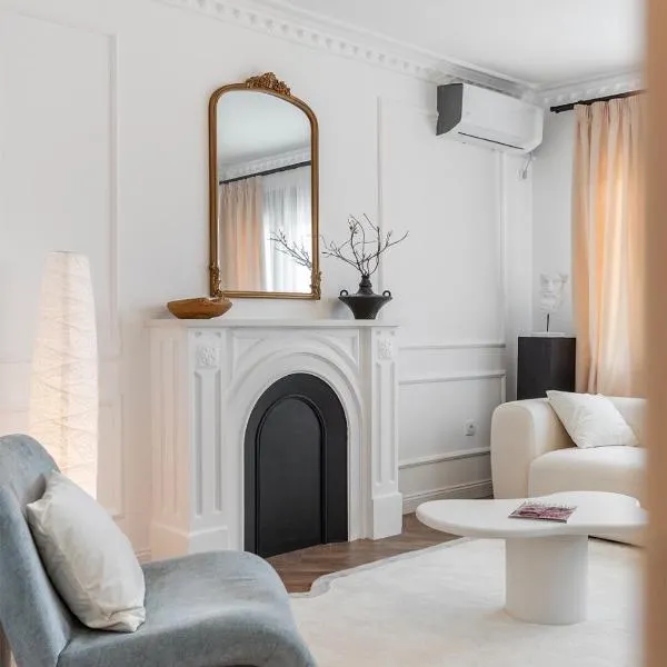 Ikigai Tivat Parisian Apartment, hotel v destinaci Tivat