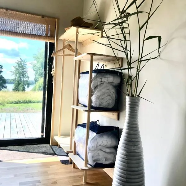 Rum med sjöutsikt, hotel in Ockelbo