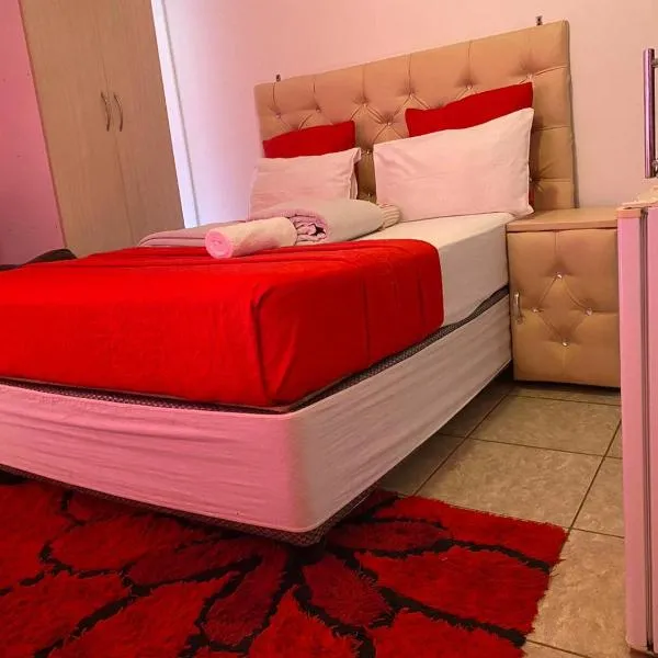 Kiara Luxury Accommodation, hotel di Mahikeng