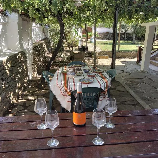 House Sleeps 6-Garden-FreeParking-Bbq-Patio, Hotel in Ognen