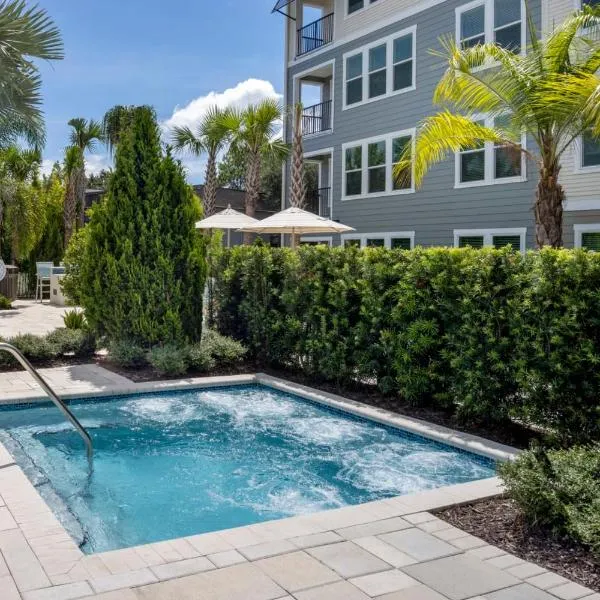 Resort Style - POOL View - HOTUB - Moffitt - Pet - Mid Term Rental - Gated - Gym - Wifi - USF - Elevators - Long Stay - WT1, hotel in Tampa