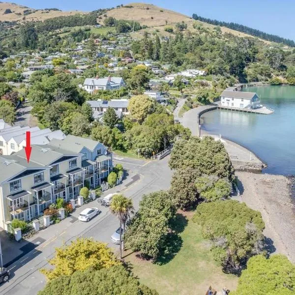 Waterfront 2-bedroom apartment with car park, hotel v destinaci Akaroa