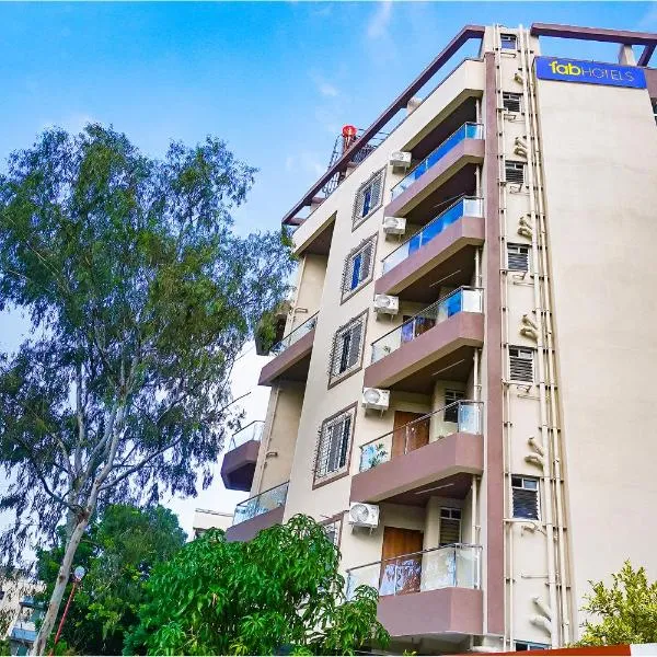 FabHotel Falcon Executive - Pan card club road, hotel in Pune