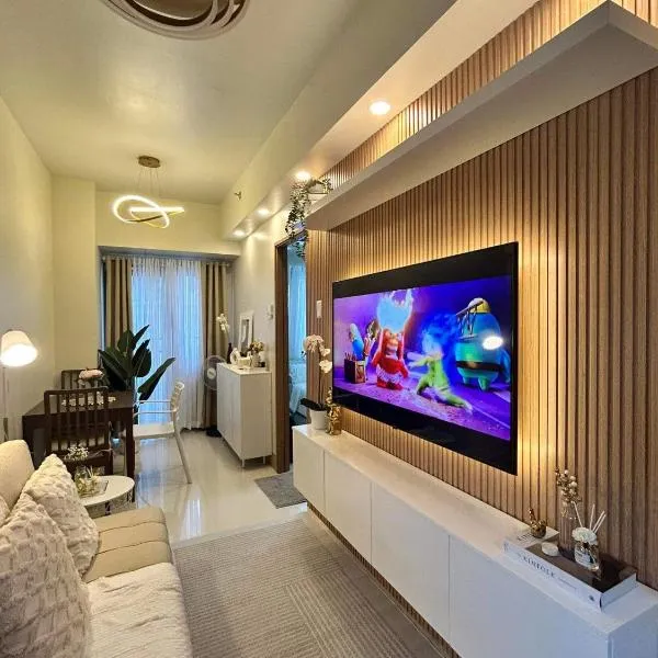 The 3rd Staycation Near MOA, Airport, with FREE WIFI, Netflix, hotel in Manila