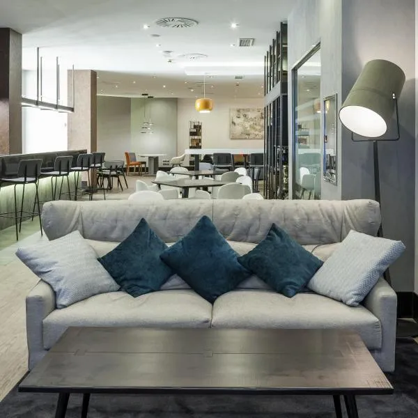 Hotel Ilunion Bilbao, hotell i Bilbao