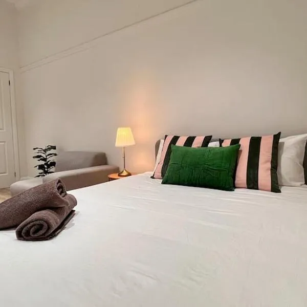 Charming Central Unit in Authentic Building, hotel en Sídney