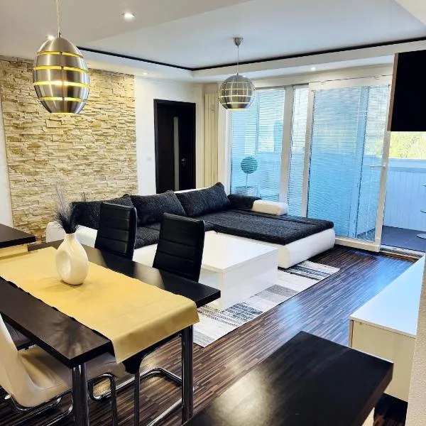 Moderný 2-spálňový apartmán Twins White s balkónom, hotel in Michalovce