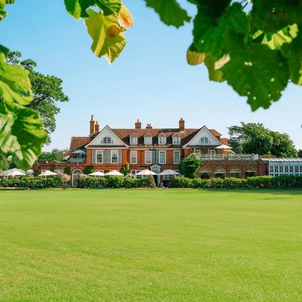 Chewton Glen Hotel - an Iconic Luxury Hotel, hotel in New Milton