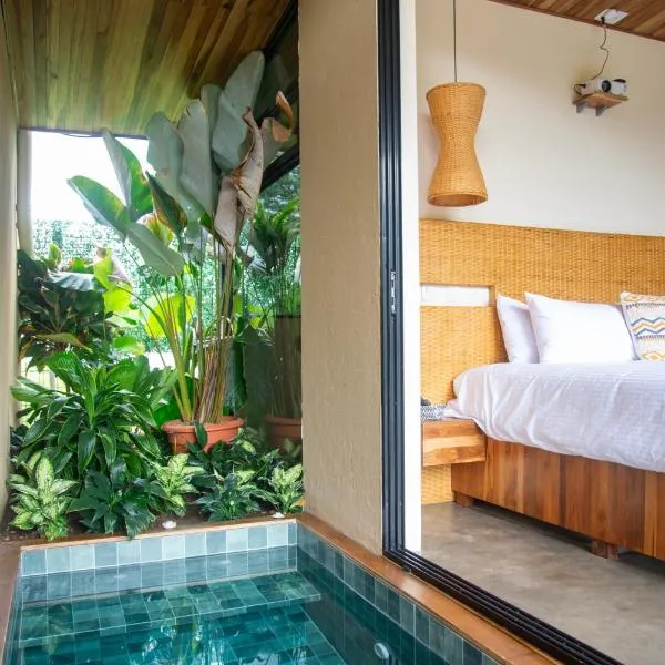 Scenic Volcano Villas with Hot Tub, hotel in Fortuna