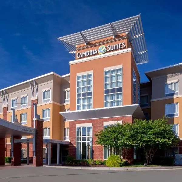 Cambria Hotel Raleigh-Durham Airport, khách sạn ở Morrisville