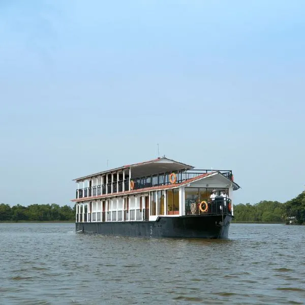 Houseboats by DAE - Watersports, Bird Watching & Sunset Cruises, hotell i Piliyandala
