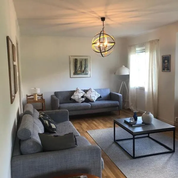 Lovely house near lake and Isaberg Mountain Resort, hotel en Nissafors