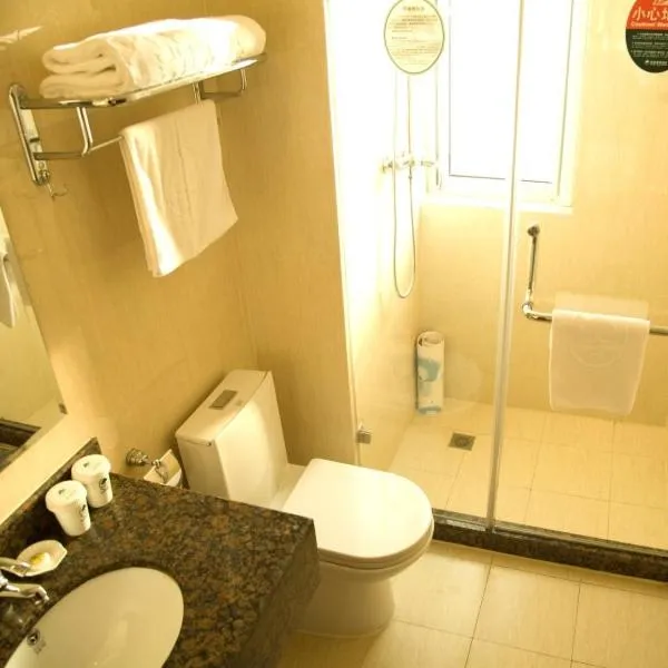 GreenTree Inn JiangSu YanCheng Bus Station Business Hotel, מלון בינצ'נג