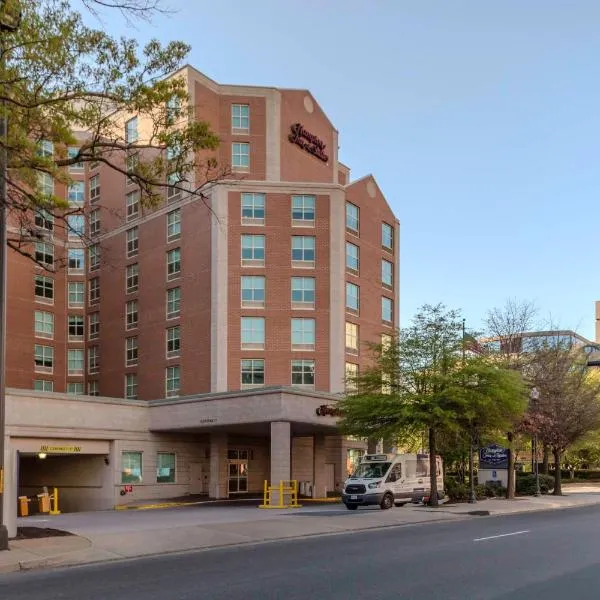 Hampton Inn & Suites Arlington Crystal City DCA，位于阿林顿的酒店
