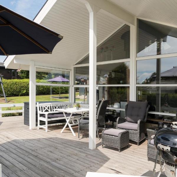Cozy Home In Hejls With Kitchen
