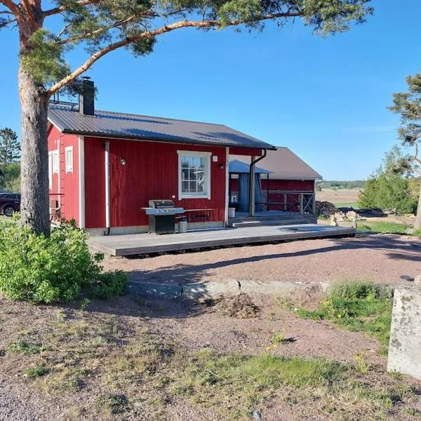 Tiny house with sauna and hot tub close to archipelago, hotel in Taivassalo