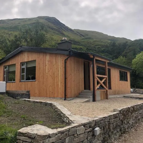Cedarwood Lodge Leenane: Leenaun şehrinde bir otel