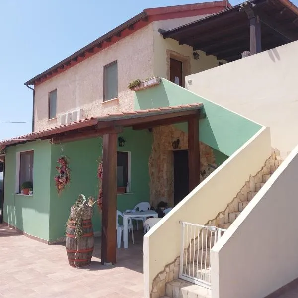 Fattoria La Traccia, hotel in Fertilia